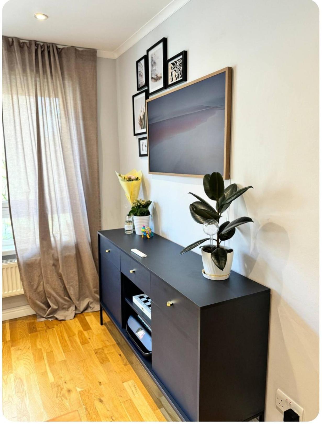 Two Bedroom Flat In The Heart Of London Exterior photo